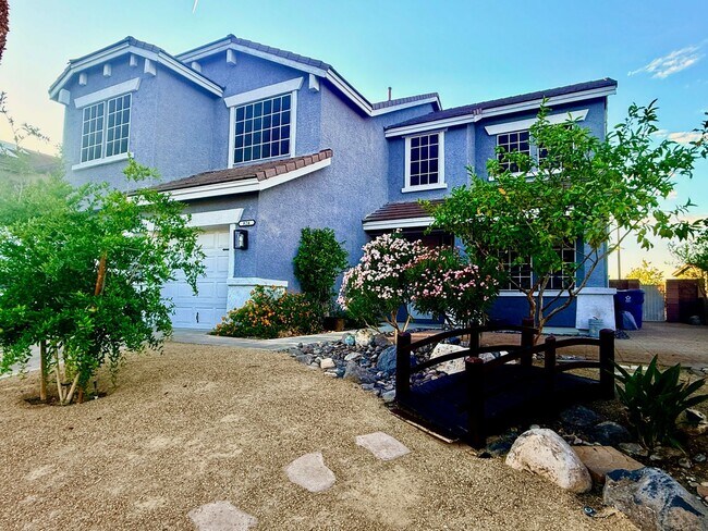 Building Photo - Five bedroom home in Henderson with downstairs bedroom and pool And Spa