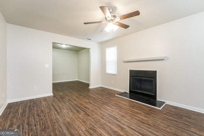 Building Photo - 5439 Farmview Close