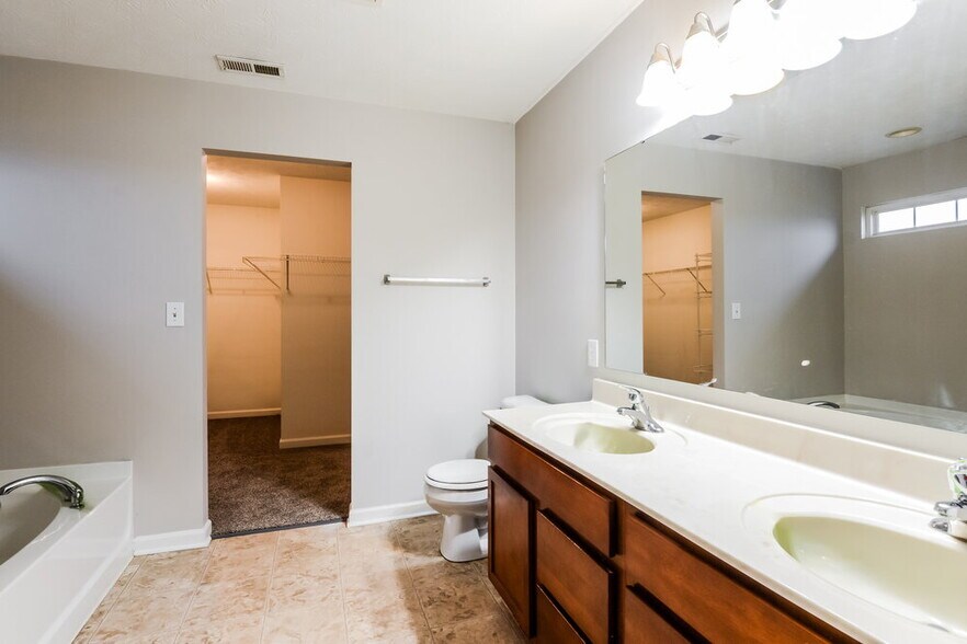 Building Photo - 2822 Armaugh Dr