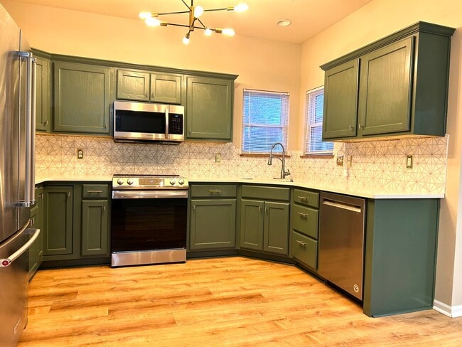 Building Photo - Charming 3-Bedroom Home with Modern Amenities and Elegant Finishes