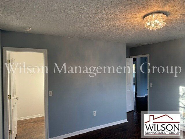 Building Photo - 413 Country Cottage Ln