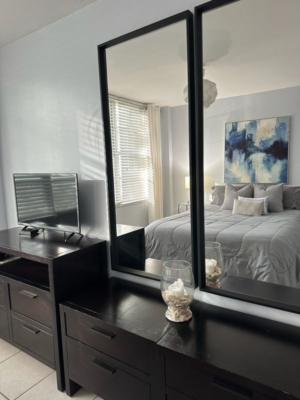 Building Photo - 5161 Collins Ave