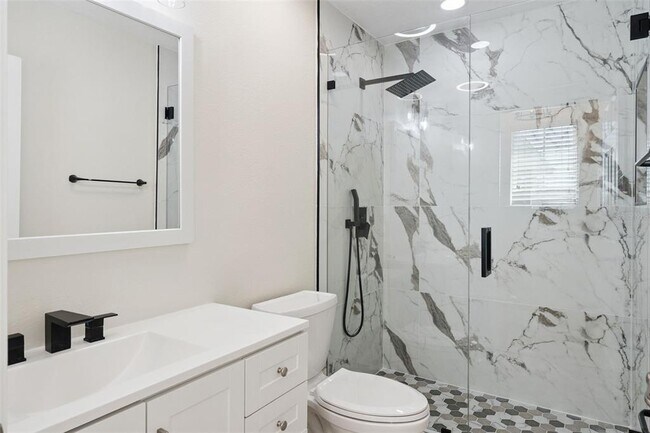 Building Photo - 6615 Helmsley Cir