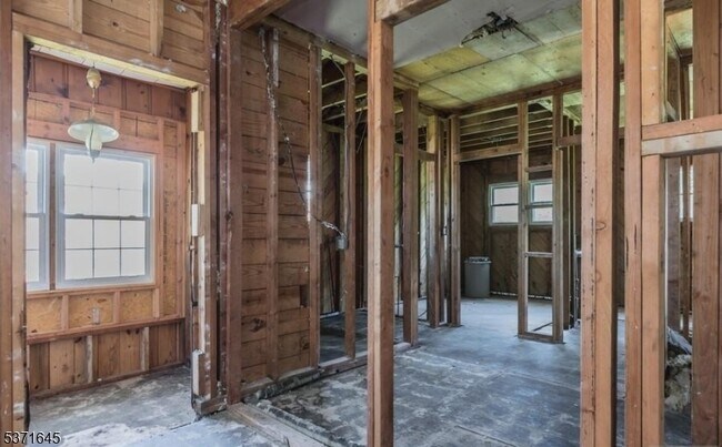 Building Photo - 326 Ramapo Valley Rd