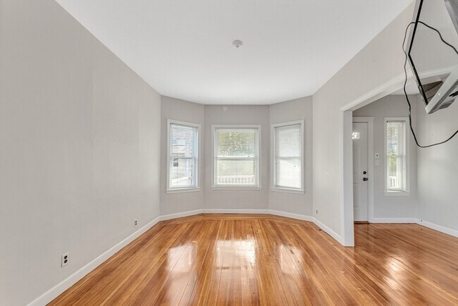 Building Photo - 17 Weymouth Ave