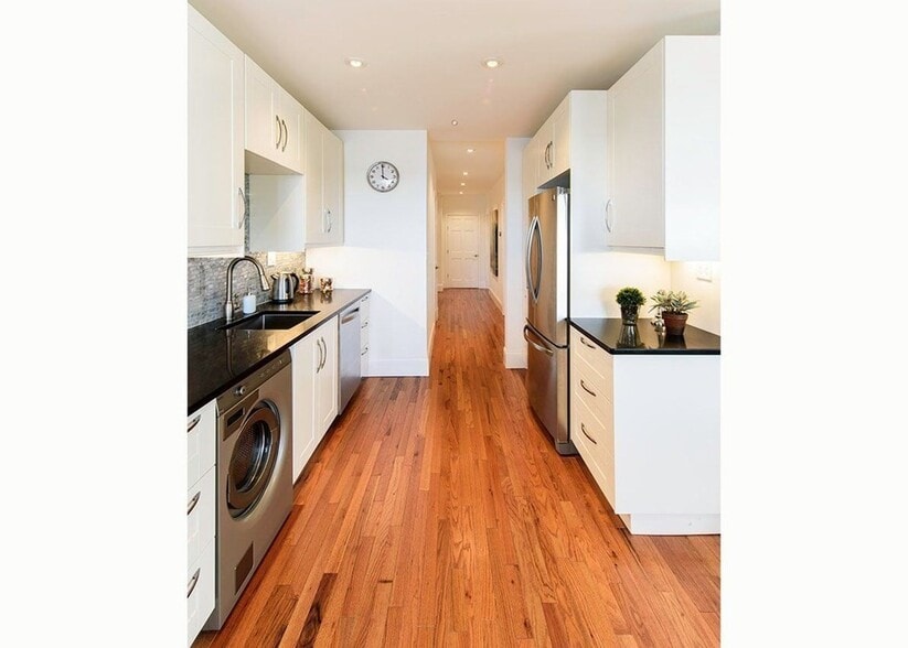 Building Photo - 154 Falcon St