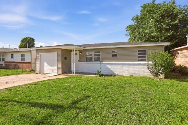 Building Photo - 321 SE 67th St