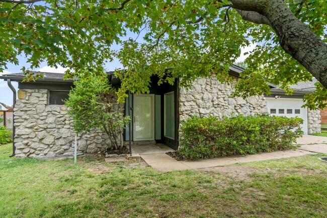 Building Photo - 8340 E 23rd St