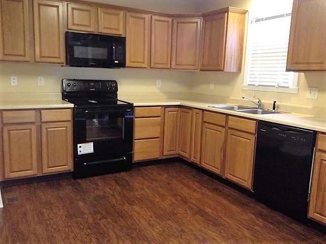 Building Photo - 1207 Meadowood Dr