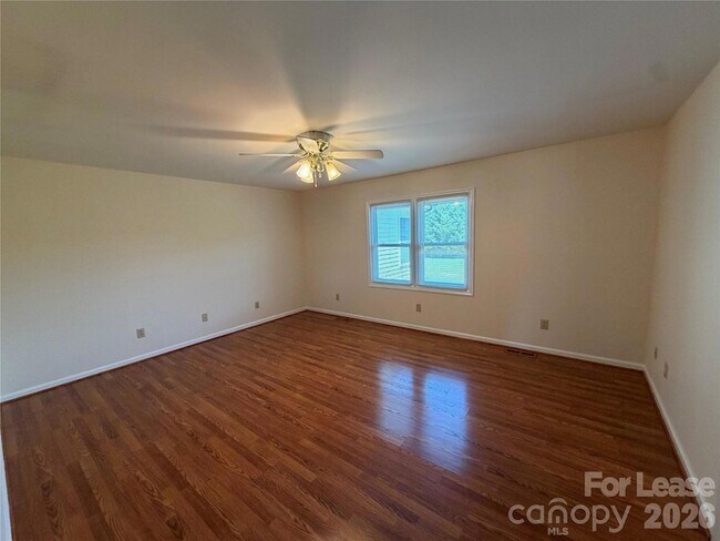 Building Photo - 236 Meadow Oaks Dr