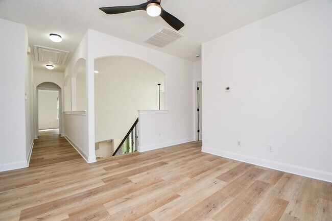 Building Photo - 18 Hadlock Pl