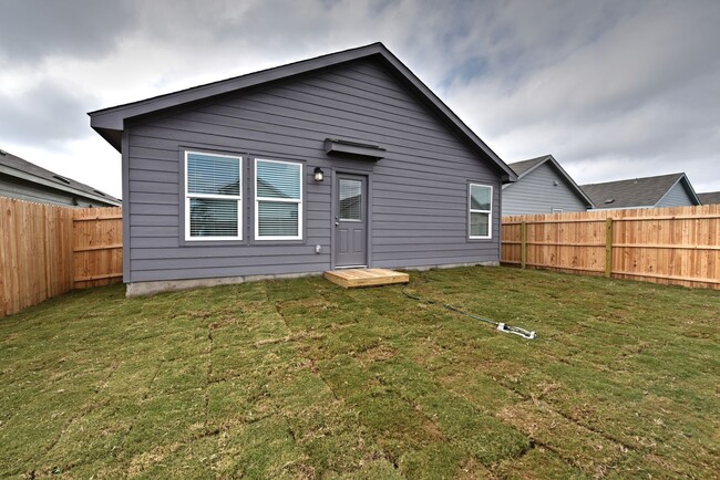 Building Photo - ONE STORY | 4 BEDROOM | 2 BATH | 2 CAR GAR...