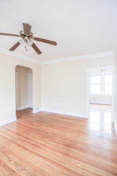 Building Photo - 3948 W Dakin St