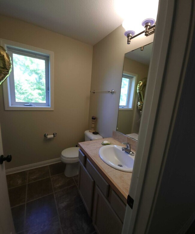 Building Photo - Ready to go forest lake 3 bed 4 bath townh...