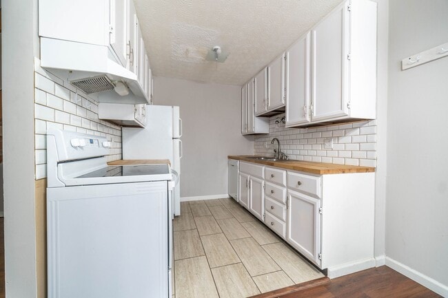 Building Photo - 2755-2759 Independence Way