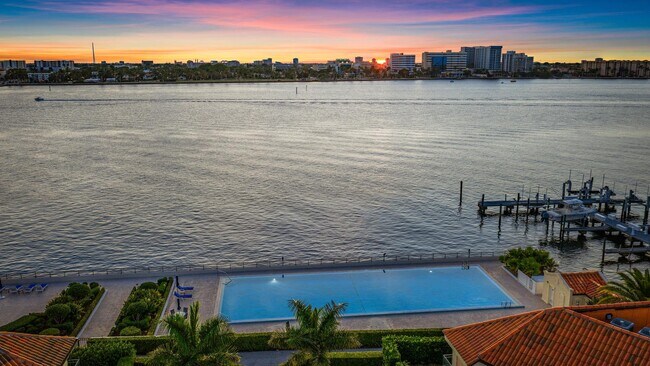 Building Photo - 245 Everglade Ave