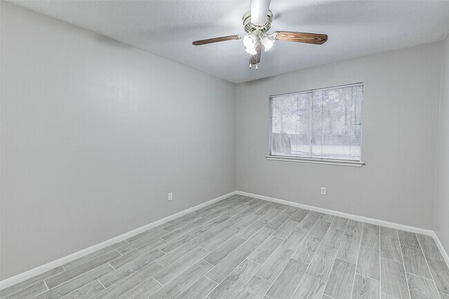 Building Photo - 7815 Barnhill Dr