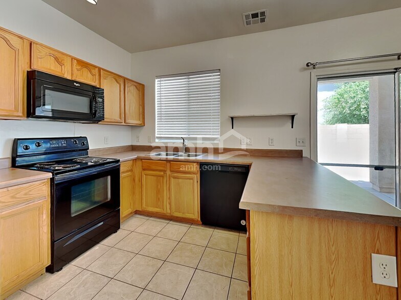 Building Photo - 4242 E Baylor Ln