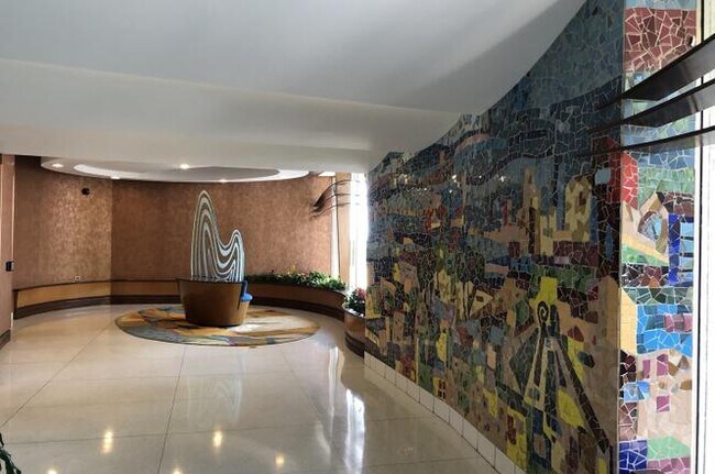 Building Photo - 6301 N Sheridan Rd