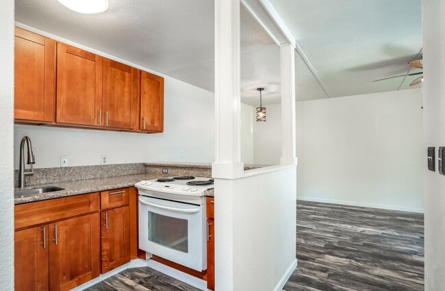 Building Photo - 2 bed/1 bath Unfurnished condo in Pet Friendly Keonekai Villages