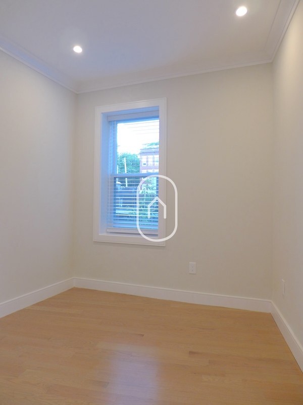 Building Photo - 186 Kelton St