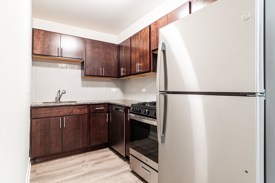 Building Photo - 527 W Surf St