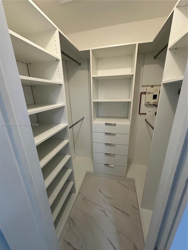 Building Photo - 530 Santander Ave