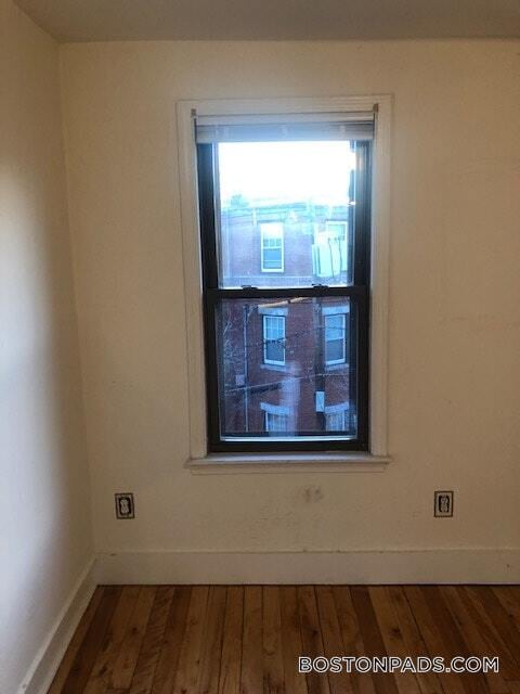 Building Photo - 39 Beacon St