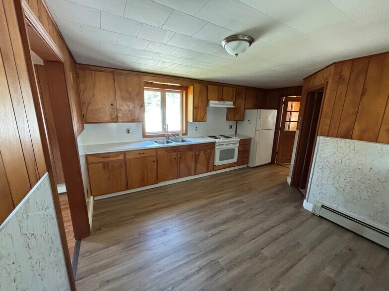 Building Photo - 175 May St