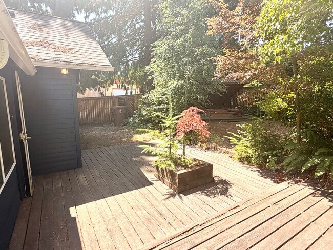 Building Photo - Beautifully Updated Craftsman in the Heart of North Tacoma