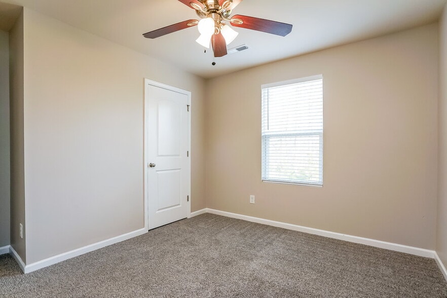 Building Photo - 1433 Tamarino Dr