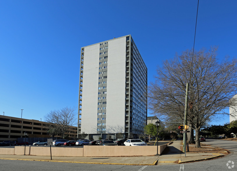 Building Photo - Senate Plaza