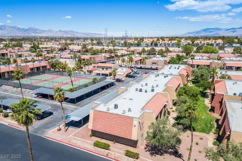 Building Photo - 4921 River Glen Dr