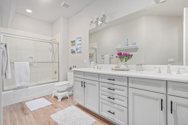 Building Photo - Beautiful Scottsdale townhome with perfect...