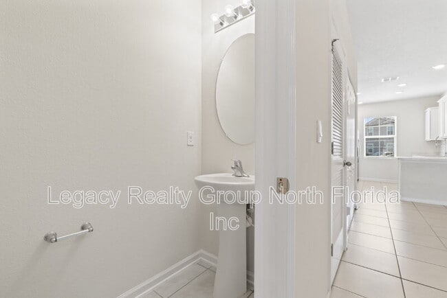 Building Photo - 509 Big Tree Wy