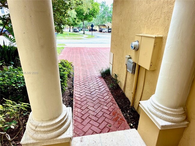 Building Photo - 14110 SW 51st Ct