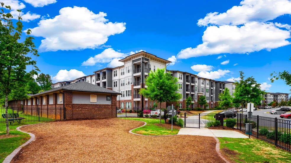 Building Photo - 404 Gallop Ln