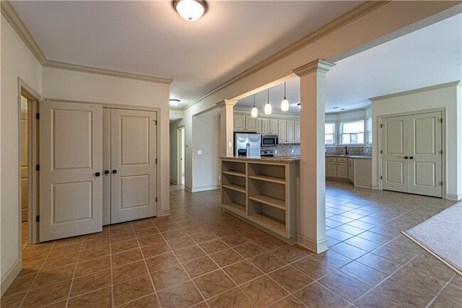 Building Photo - 2050 Oak Grove Rd NE