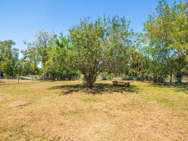 Building Photo - 254 SW Bridgeport Dr