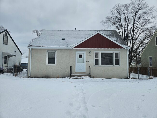 Building Photo - 5010 N Sheridan Ave