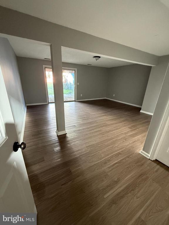 Building Photo - 1027 Pirates Ct