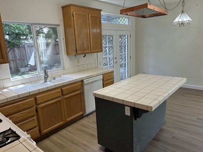 Building Photo - 4 Bedroom, 2 Bath, 1992 Square Foot Home