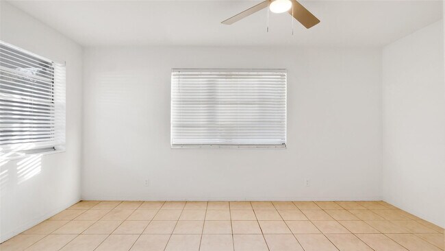 Building Photo - 709 SE 15th St