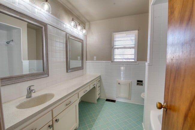Building Photo - 3809 NW 51st St