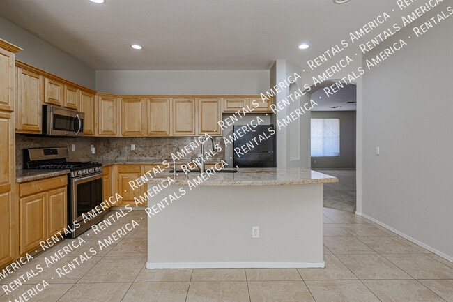 Building Photo - *$500 off the 1st full month's rent with a...