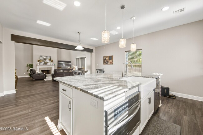 Building Photo - 213 E Peck Blvd