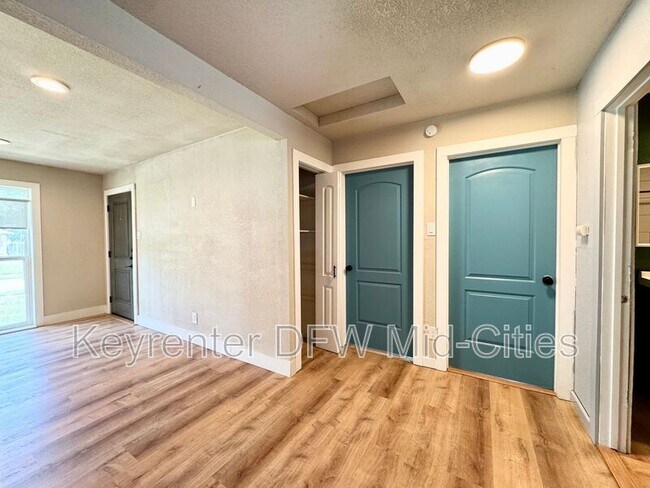 Building Photo - 2703 Downing Ave