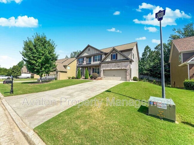 Building Photo - 2435 Manor View