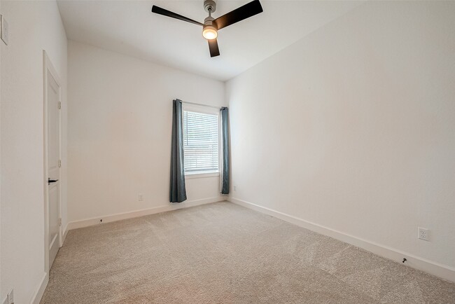 Building Photo - 24351 Dyer Hl Wy