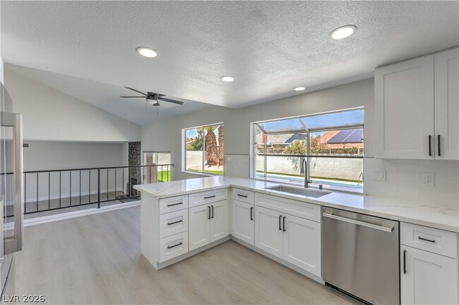 Building Photo - 6348 Vicuna Dr